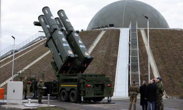 В ФРГ неизвестные дроны засекли над системой ПРО Arrow 3, которая должна защитить Европу от «Орешника» | Русская весна