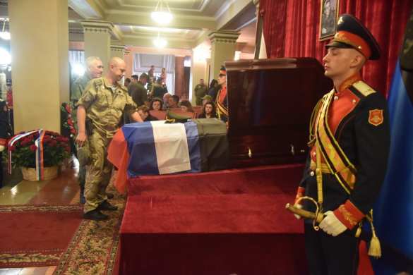 Публичного прощания с «Корсой» не планировалось, но пришли сотни людей (ФОТО, ВИДЕО 18+) | Русская весна