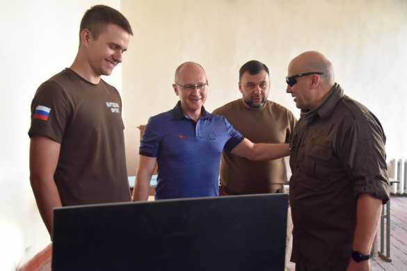 «Всё для Победы»: Денис Пушилин и Сергей Кириенко посетили центр беспилотных систем им. Владимира Жоги (ФОТО) | Русская весна