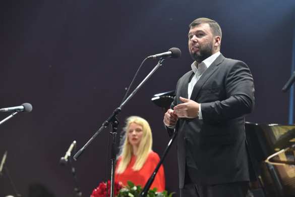 Под ночным небом Донецка: Глава ДНР дал старт всероссийской акции «Свеча памяти» (ФОТО) | Русская весна