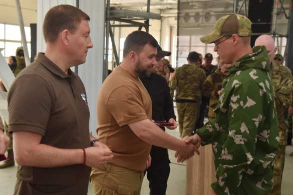 Денис Пушилин и Андрей Турчак поздравили бойцов интербригады «Пятнашка» (ФОТО) | Русская весна