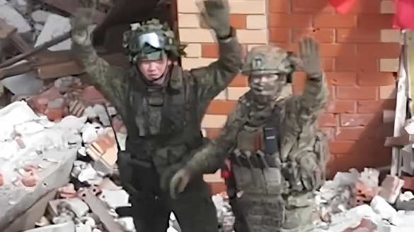 Трогательные кадры: Русский и северокорейский солдаты обнялись после боя под Суджей (ВИДЕО) | Русская весна