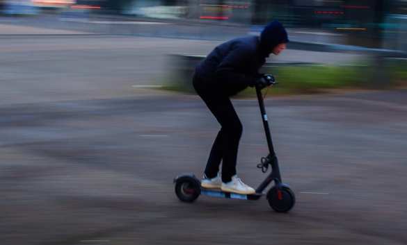 Подросток на электросамокате сбил бабушку в самом центре Москвы (ФОТО, ВИДЕО) | Русская весна