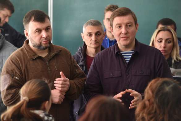 Пушилин и Турчак посетили школу в Мариуполе (ФОТО) | Русская весна