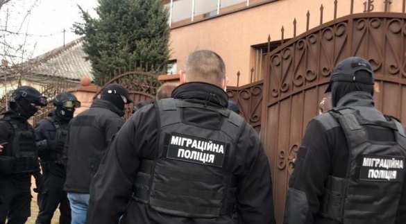 Избивал и требовал денег: украинец взял в плен индусов (ФОТО) | Русская весна