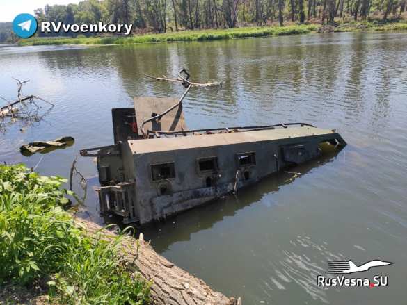 Утопленный «Козак-2»: Украинские боевики не успели убежать от «Отважных» (ФОТО) | Русская весна