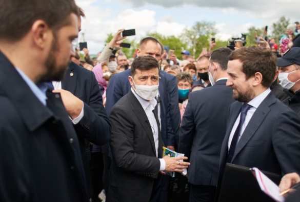 Провалов больше, чем побед: украинцы оценили год президентства Зеленского | Русская весна