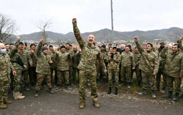 Президент Азербайджана в Карабахе свалил армянский указатель и потоптался на нём (ФОТО, ВИДЕО) | Русская весна