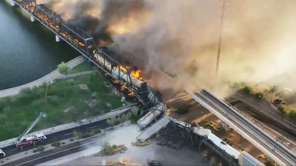 В США прямо сейчас горят заводы, склады и сходят с рельсов поезда (ВИДЕО) | Русская весна