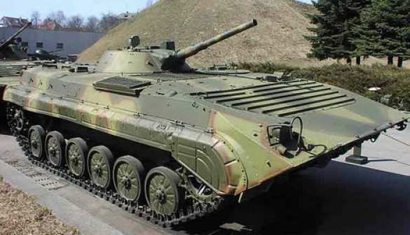 Volkswehr von LVR am Steuer des erbeuteten ukrainischen Sschützenpanzers (VIDEO) | Русская весна