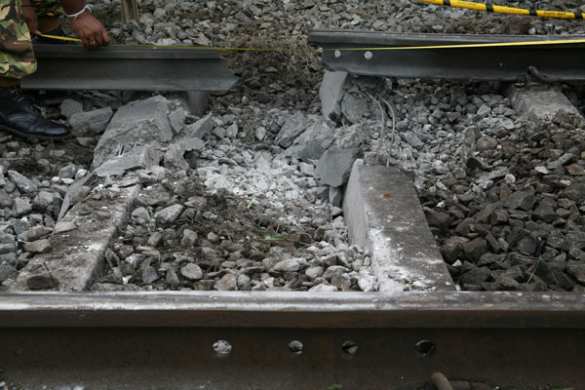 Под Луганском и Святогорском утром 1 июля подорваны железнодорожные пути Под Луганском и Святогорском утром 1 июля подорваны железнодорожные пути | Русская весна