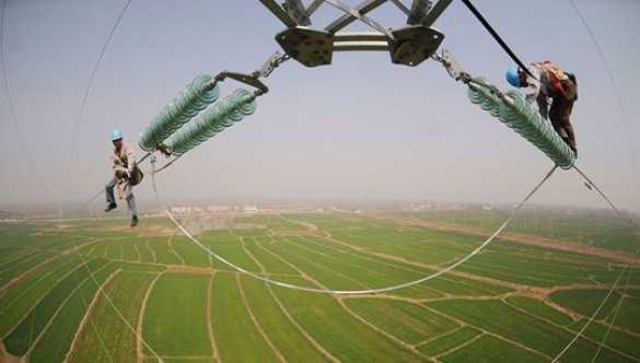 «Не влезай, убьет!» — уральские студенты автоматизировали проверку линий электропередач | Русская весна