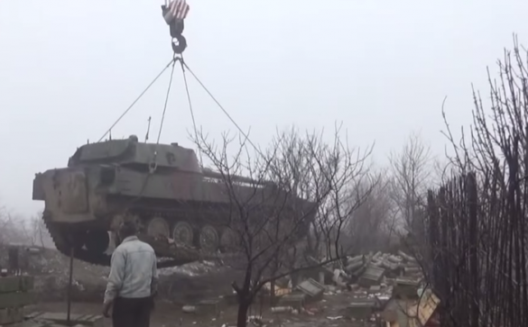 Трофейная техника ополченцев ДНР в районе Дебальцево (ВИДЕО 18+) | Русская весна