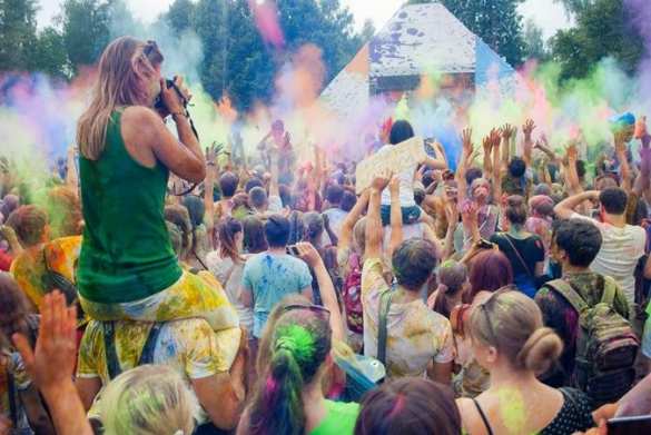 Фашизм побеждает там, где кончается совесть: в Киеве устроили праздник красок, на Донбассе льется кровь (фото, 18+) | Русская весна