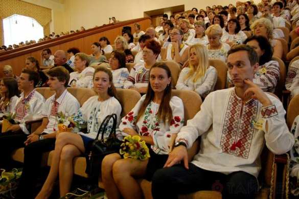 Дресс-код от ОГА: на коллегию педагогов — только в вышиванках | Русская весна