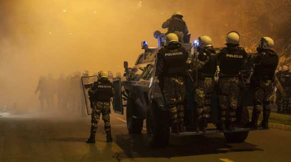 Полиция Черногории избивала не только мирных граждан, выступающих против НАТО, но и журналистов (ВИДЕО) | Русская весна