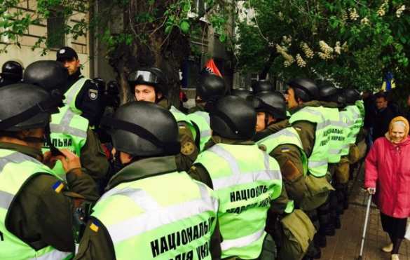 Полиция Киева штурмует офис неонацистов (ВИДЕО) | Русская весна