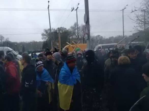 Journaliste Anatoliy Chariy sur les événements à Zaporojié où les combattants du gouverneur Kolomoyskiy venus de l'Ouest battent les femmes et les personnes agées. | Русская весна