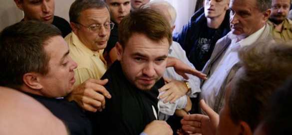 На заседании Киевсовета депутаты-националисты устроили драку из-за гимна | Русская весна