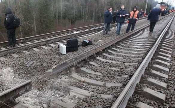 Украинские военные совершили теракт на ДонЖД: убиты и ранены рабочие ремонтной бригады | Русская весна