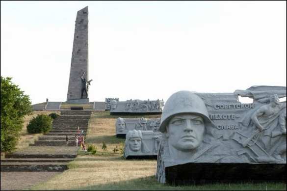 На Саур-Могиле ополченцы будут захоронены вместе с советскими воинами | Русская весна