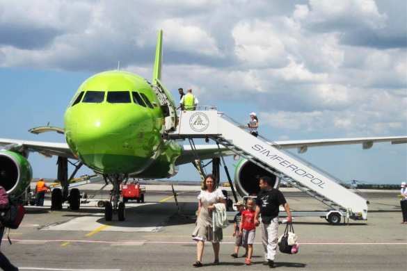 Покинувшие Украину российские моряки с захваченного судна прилетели в Крым | Русская весна