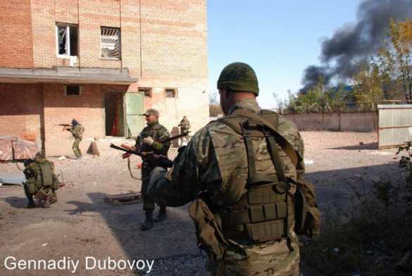 Идет бой за лесополосу возле аэропорта, боевики «Правого сектора» сдаваться не намерены | Русская весна