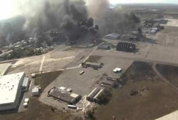 Украинские военные обстреляли своих, запросив зеленый коридор в аэропорт (+видео) | Русская весна