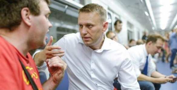 Алексей Навальный опять сбежал от судебных приставов | Русская весна