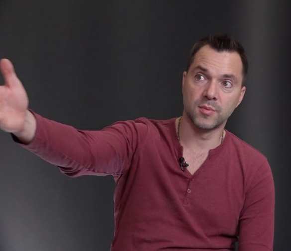 Скандал на Украине набирает обороты: экс-министр назвал Арестовича «психически больным чудом» | Русская весна