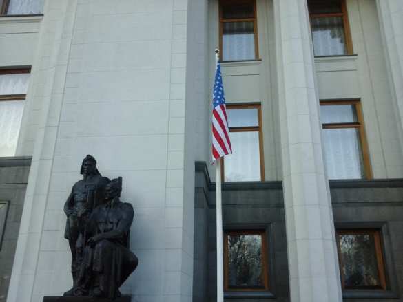 Интегрировались: над Верховной Радой поднят флаг США (ФОТО) | Русская весна