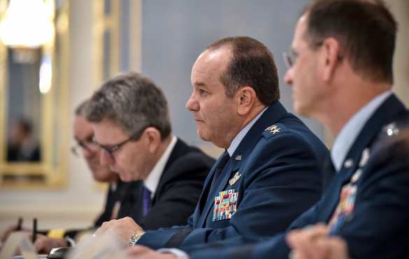 Генерал НАТО призывает усилить разведку в отношении России | Русская весна