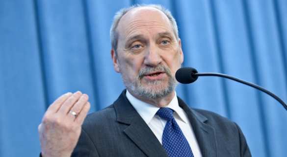 Министр обороны Польши обвинил Туска в фальсификации отчета о катастрофе под Смоленском | Русская весна