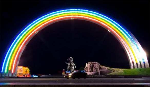 В Киеве рассматривают предложение демонтировать «братскую» арку дружбы между народами Украины и России | Русская весна