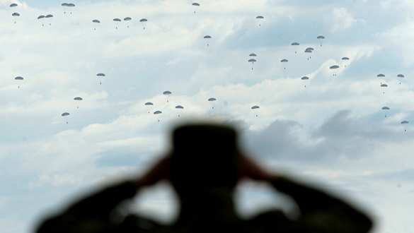 Россия строит укрытия на ближайших к Украине аэродромах, — разведка Британии (ФОТО) | Русская весна