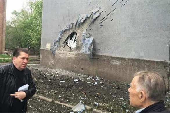 Под Мариуполем ранены шесть независимых наблюдателей, фиксировавших последствия обстрелов Широкино (ВИДЕО) | Русская весна