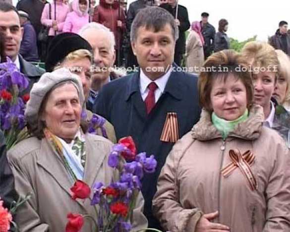 В Интернете появилось фото Авакова с георгиевской ленточкой | Русская весна