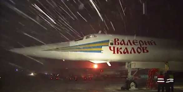 Крылья возмездия: Ту-160 облетели всю Европу, чтобы ударить по террористам в Сирии (ВИДЕО) | Русская весна