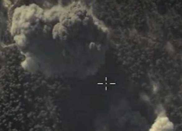 СРОЧНО: Уничтожение установок РСЗО, военной техники и склада боеприпасов террористов ИГИЛ российской авиацией (ВИДЕО) | Русская весна