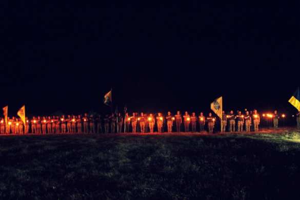 Киев: на Софийской площади на войну провожают роту полка «Азов» (видео) | Русская весна