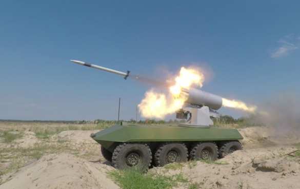 «Украинская армия становится сильнее с каждым днем», — Порошенко о беспилотном БТР (ВИДЕО) | Русская весна