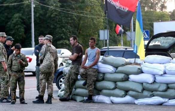 «Правый сектор» помирился с милицией под Мукачево — вместе берут взятки на перевале | Русская весна