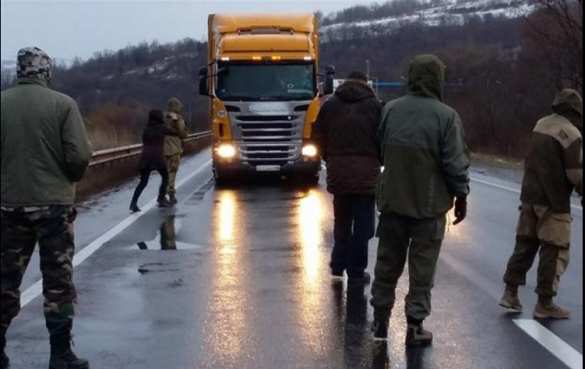 Медведев назвал участников блокады российских фур «сумасшедшими и бандитами» | Русская весна