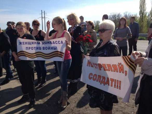 МОЛНИЯ: из Донецка в Славянск через кордоны нацгвардии пробивается колонна гуманитарной помощи | Русская весна