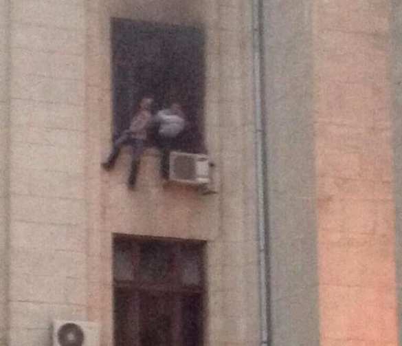 Одесса, 2 мая 2014 г. Люди в Доме Профсоюзов выпрыгивают из окон (Видео, 18+) | Русская весна