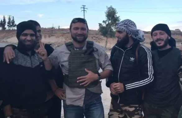 Военкор «РусВесны» «потроллил» исламистов в «Растанском котле» в Сирии (ФОТО, ВИДЕО) | Русская весна