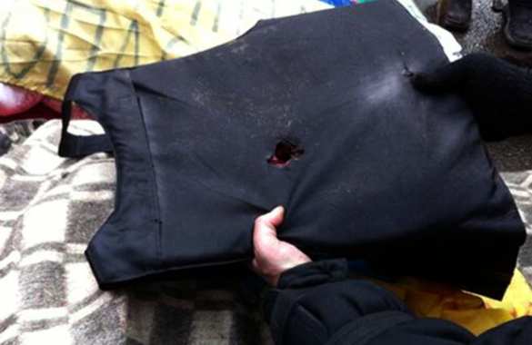 Подали людям броники, дырявые они (видео) | Русская весна