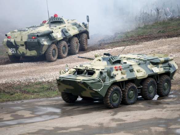 Редкий встречный бой российских БТР против украинских БТР-4 (ВИДЕО) | Русская весна