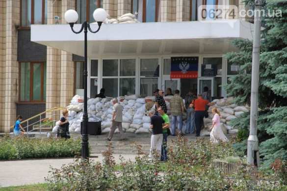 В Артемовске выборов не будет: бойцы ДНР установили огневую точку у входа в горисполком (видео) | Русская весна