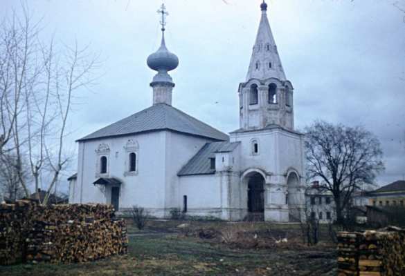 Украина: За отказ переходить к раскольникам прихожане напали на священника и захватили храм | Русская весна